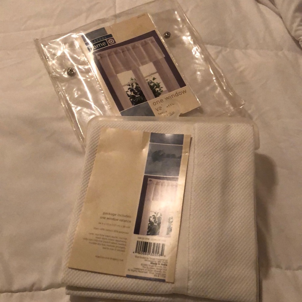 Window Valance - Picture 4 of 4